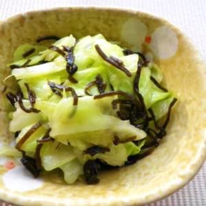 *シリコンスチーマーでキャベツの塩昆布和え*